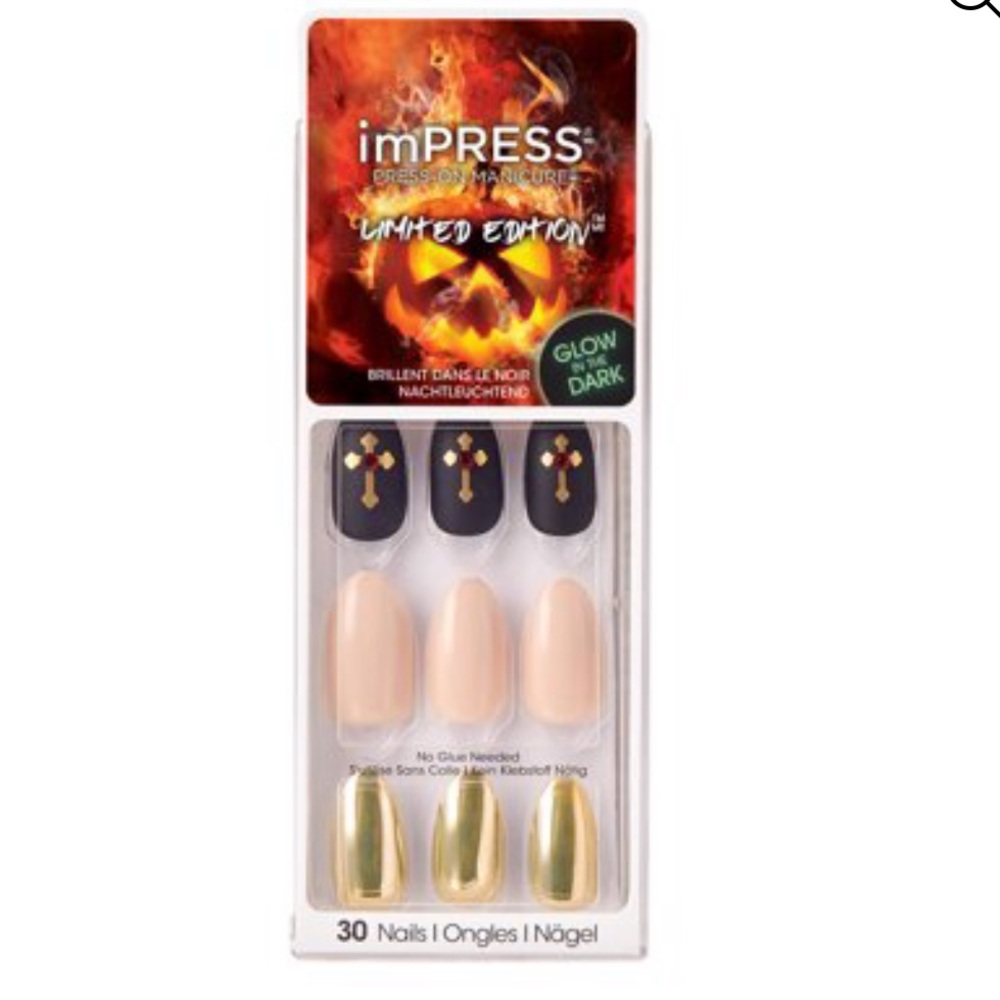 CLEARANCE MAKE OFFER !  
IMPRESS HALLOWEEN GLOW IN THE DARK PRESS ON NAILS NWT